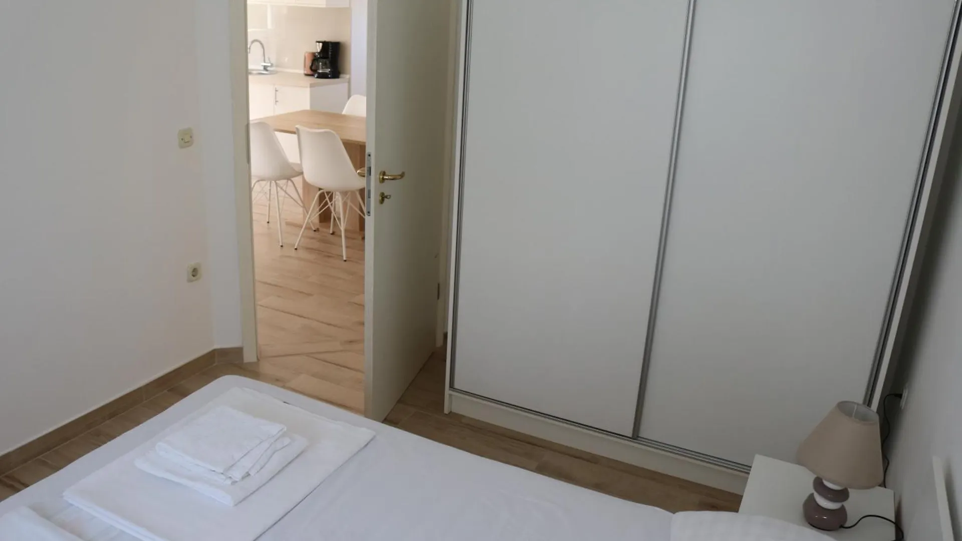 Apartament Mam Mali Vir 0*,