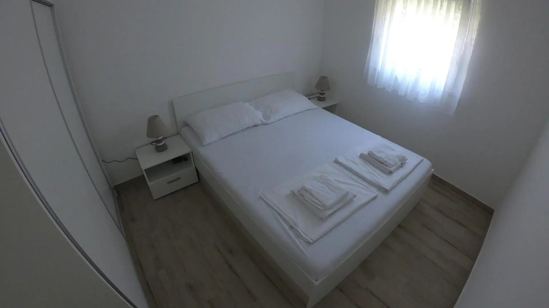 Apartament Mam Mali Vir