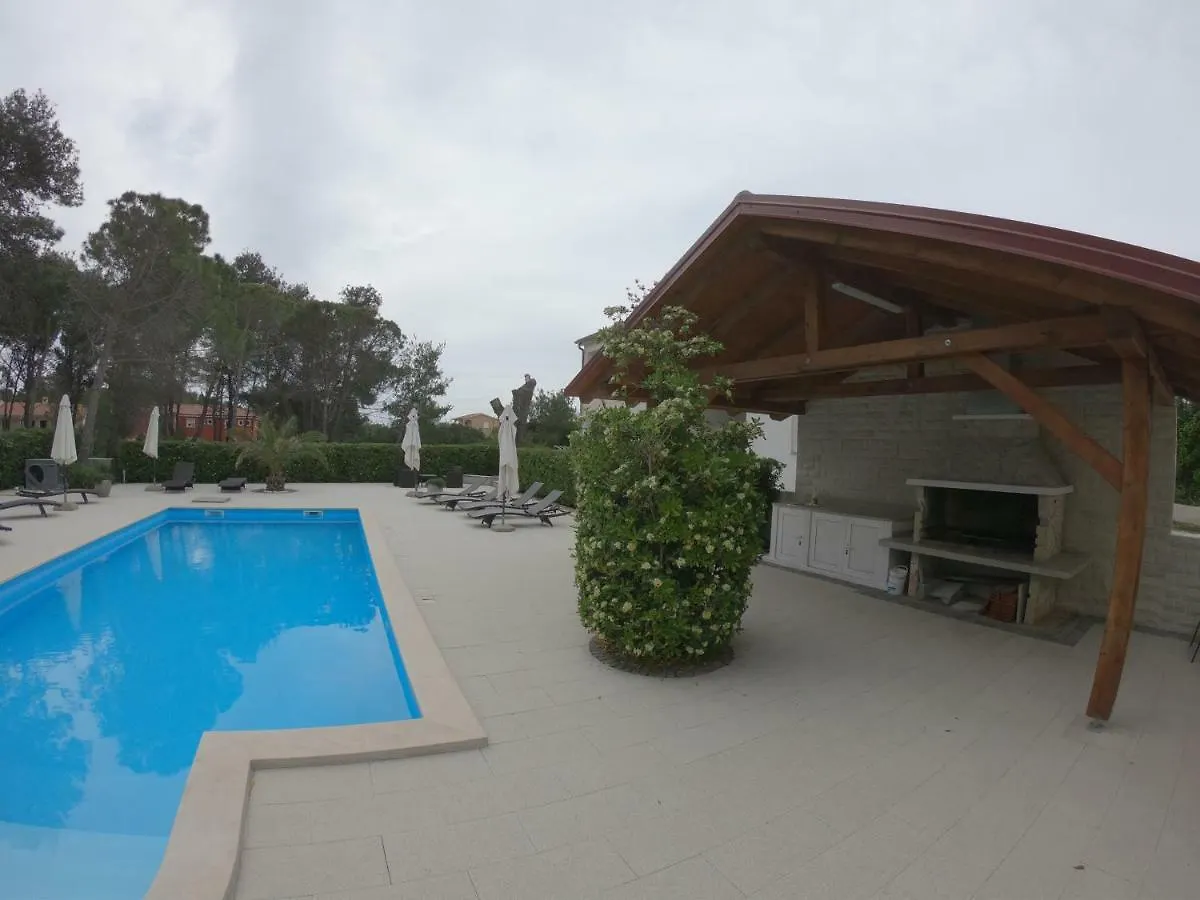 Apartament Mam Mali Vir